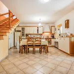 Dom wakacyjny 3 Bedroom Amazing In Štanjel