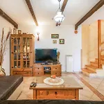 3 Bedroom Amazing In Štanjel