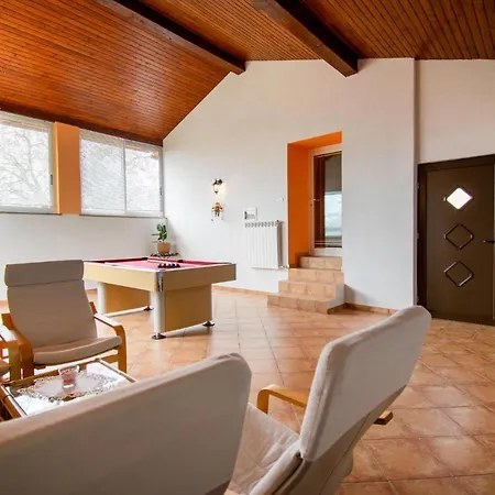 Vikendica Amazing In With Kitchen