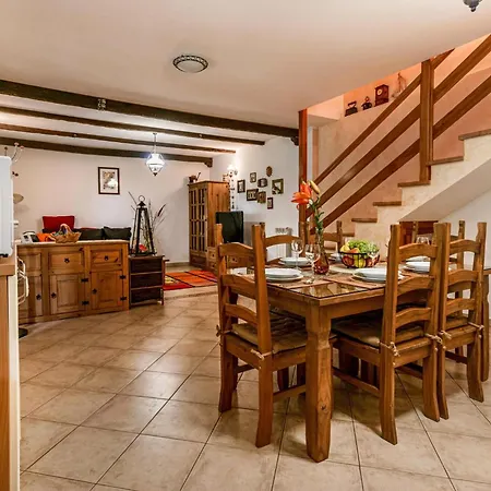 Amazing In With Kitchen Štanjel