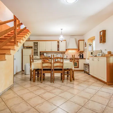 Casa vacanze 3 Bedroom Amazing In Štanjel