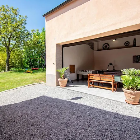 3 Bedroom Amazing In Štanjel