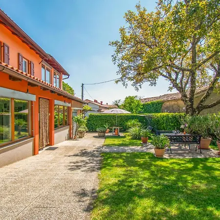 Dom wakacyjny 3 Bedroom Amazing In Štanjel