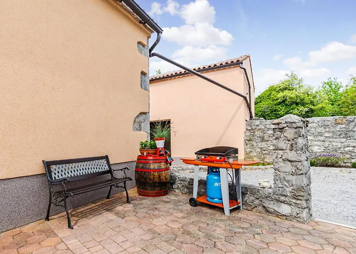 Amazing In With Kitchen بيت للعطل Štanjel