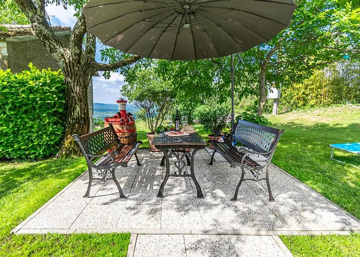 Amazing In With Kitchen Štanjel